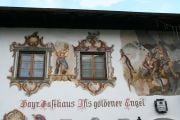 Garmisch-Partenkirchen . Maalauksin koristeltuja  ,tyypillisiä taloja 2.